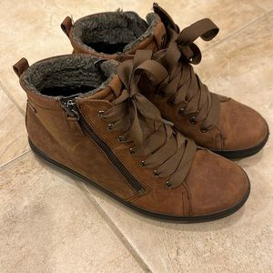 Ecco size 39 lace up shoe with zipper